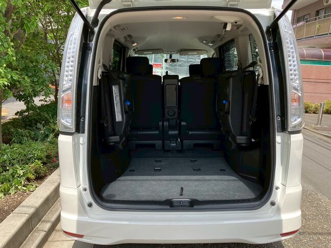 3列目を起こせば、さらに収納力がUP。フラットなので使い方が無限大です。